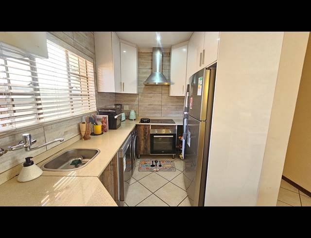 2 BEDROOM SIMPLEX FOR SALE IN MOOIKLOOF RIDGE